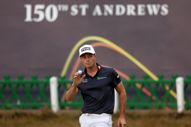 Viktor Hovland acknowledges the crowd.
