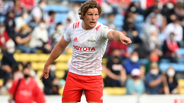 Michael Hooper of Toyota Verblitz gestures at Prince Chichibu Memorial Ground.
