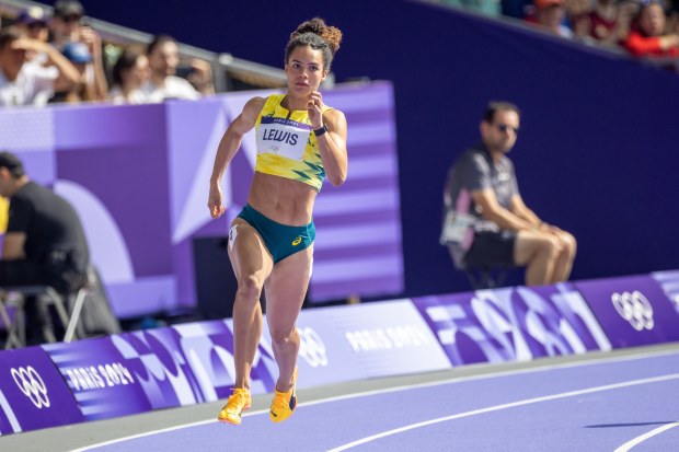 Torrie Lewis running at the Paris Olympics.
