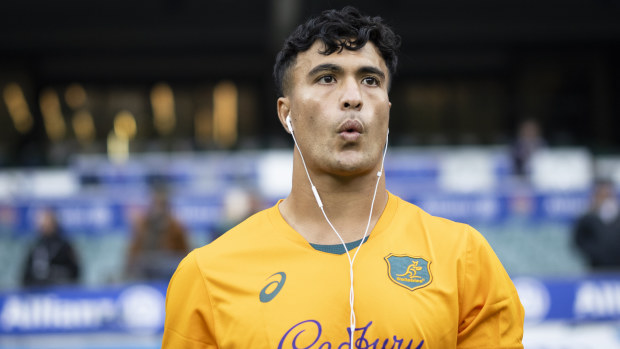 Joseph-Aukuso Suaalii of Australia warms up.