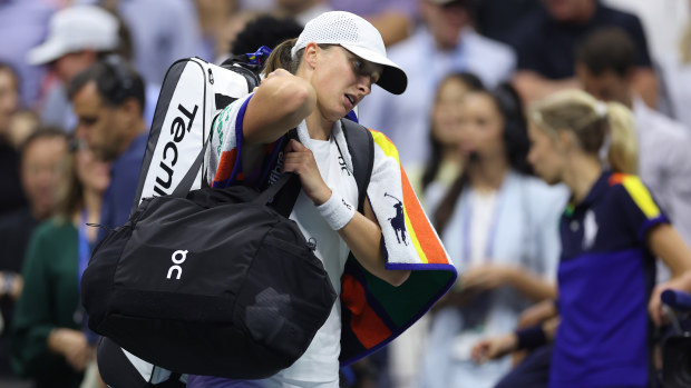 Iga Swiatek leaves the court.