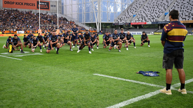 The Highlanders perform a haka in memory of Connor Garden-Bachop.