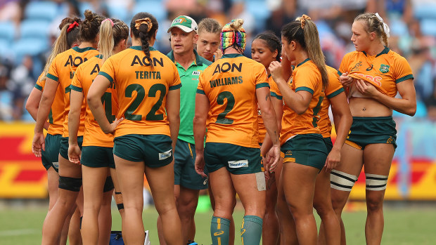 Australia coach Tim Walsh talks to players during the 2023 Sydney Sevens.