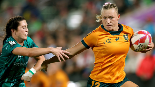 Maddison Levi of Australia breaks away from Amee Leigh Murphy Crowe of Ireland.