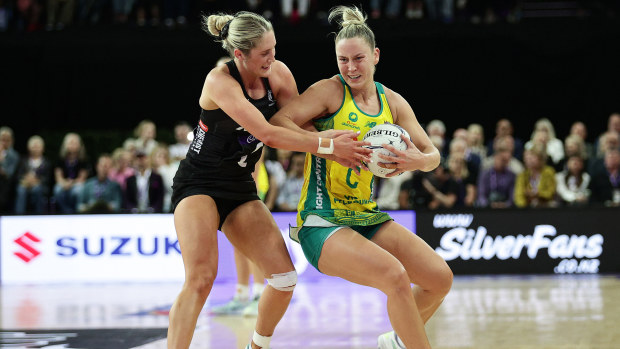 Madeline Gordon of New Zealand and Jamie-Lee Price of Australia challenge for the ball during game two of the Constellation Cup.