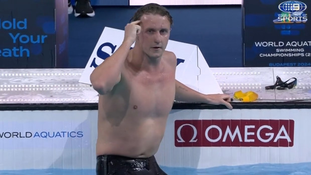 Elijah Winnington celebrates after winning the men's 400m freestyle final at the World Short Course Championships.