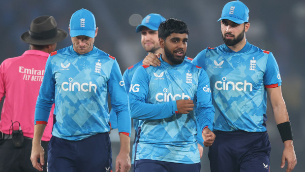 England captain Jos Buttler (C) alongside Rehan Ahmed (2R) and Saqib Mahmood (R) head to the pavilion after the four wicket defeat during the 2nd ODI match between India and England at Barabati Stadium on February 09, 2025 in Cuttack, India. (Photo by Michael Steele/Getty Images)