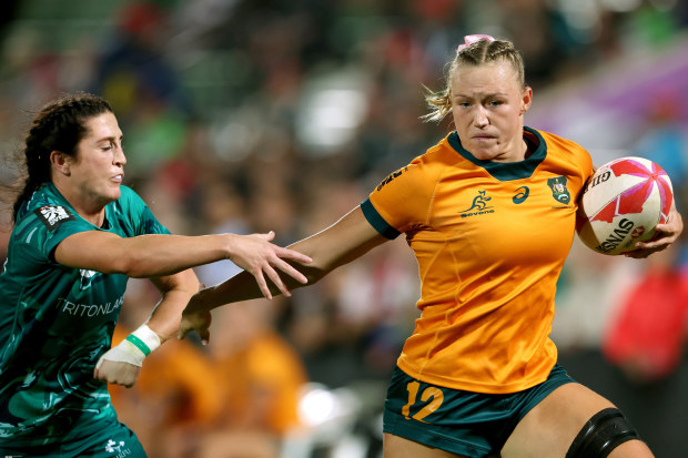 Maddison Levi of Australia breaks away from Amee Leigh Murphy Crowe of Ireland.