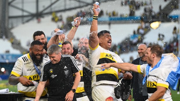 La Rochelle players including Will Skelton celebrate a title with coach Ronan O'Gara.