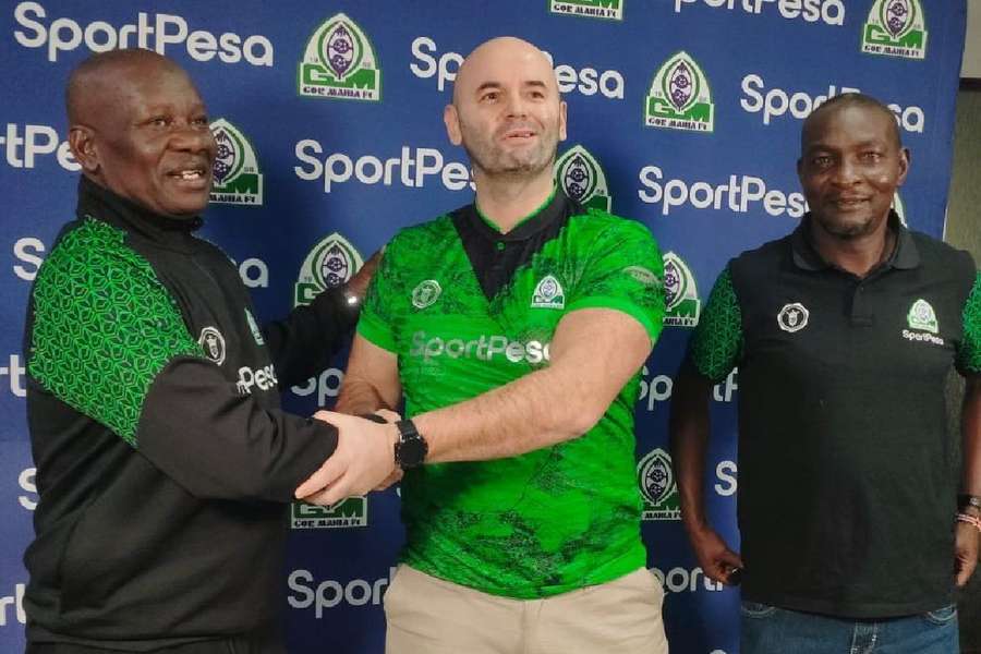 Mihic with his two assistants