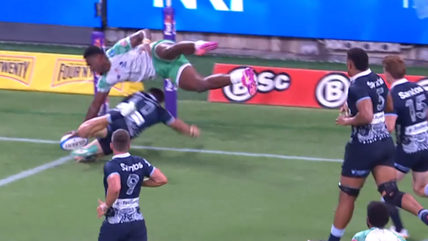 Vuate Karawalevu scores a spectacular try for the Drua.