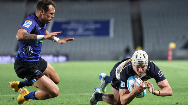 Declan Meredith of the Brumbies scores a try.