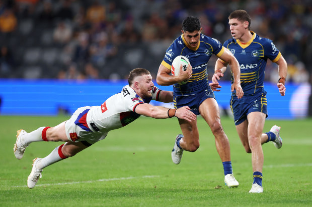 Dylan Brown escapes the clutches of Jackson Hastings.