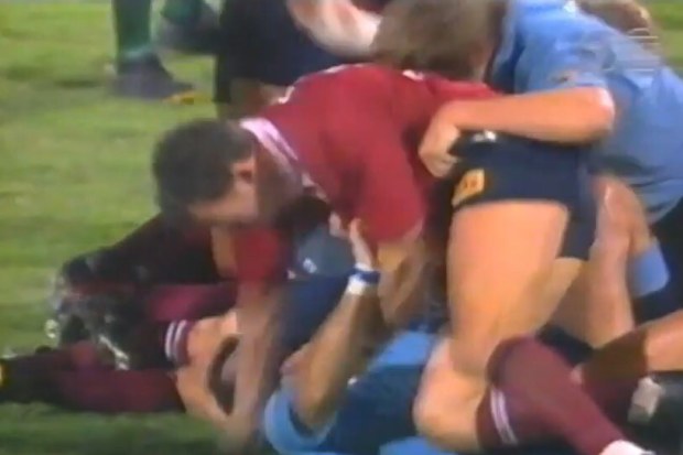 Damian Smith attacks David Campese.