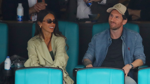 Argentine soccer player Lionel Messi and his wife Antonella Roccuzzo attend the Semi Final match between Novak Djokovic of Serbia against Grigor Dimitrov of Bulgaria on Day 11 of the Miami Open at Hard Rock Stadium on March 28, 2025 in Miami Gardens, Florida. (Photo by Leonardo Fernandez/Getty Images)