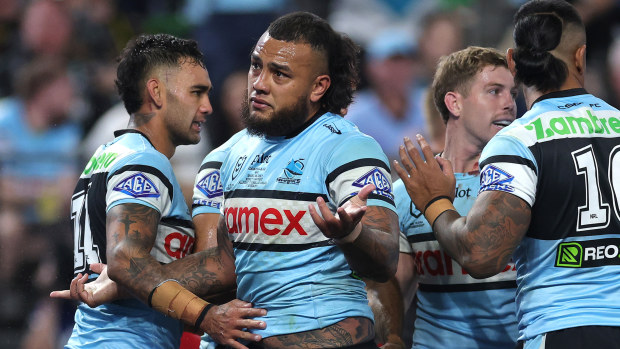 Addin Fonua-Blake of the Sharks.