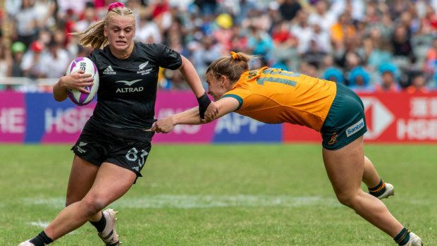 Jorja Miller of New Zealand is tackled by Isabella Nasser of Australia.