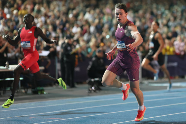 Lachlan Kennedy narrowly beats Gout Gout.