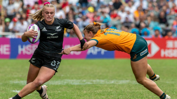Jorja Miller of New Zealand is tackled by Isabella Nasser of Australia.