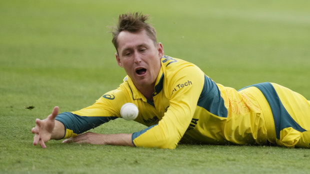 Australia's Marnus Labuschagne fails to catch India's Shubman Gill.