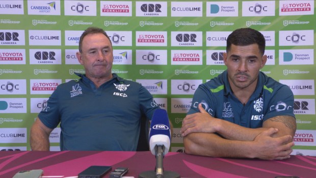 Ricky Stuart coaching the Canberra Raiders.