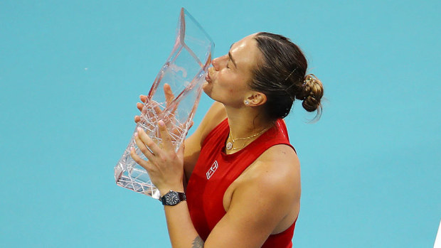 Aryna Sabalenka poses with the Butch Buchholz Trophy.