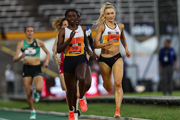 Diribe Welteji (left) and Jessica Hull contesting the 1500 metres.