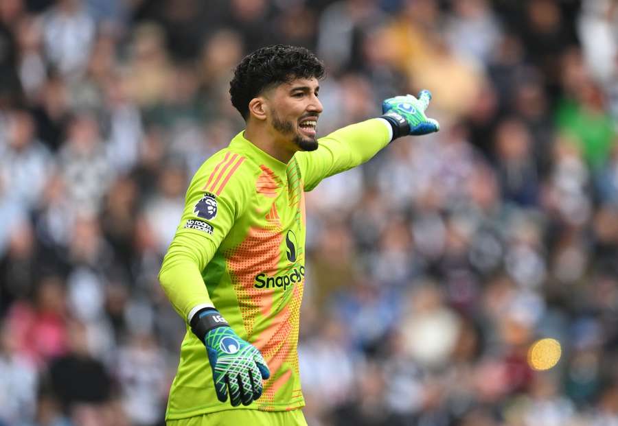 Man United's Altay Bayindir in action against Newcastle