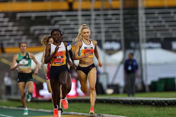 Diribe Welteji (left) and Jessica Hull contesting the 1500 metres.