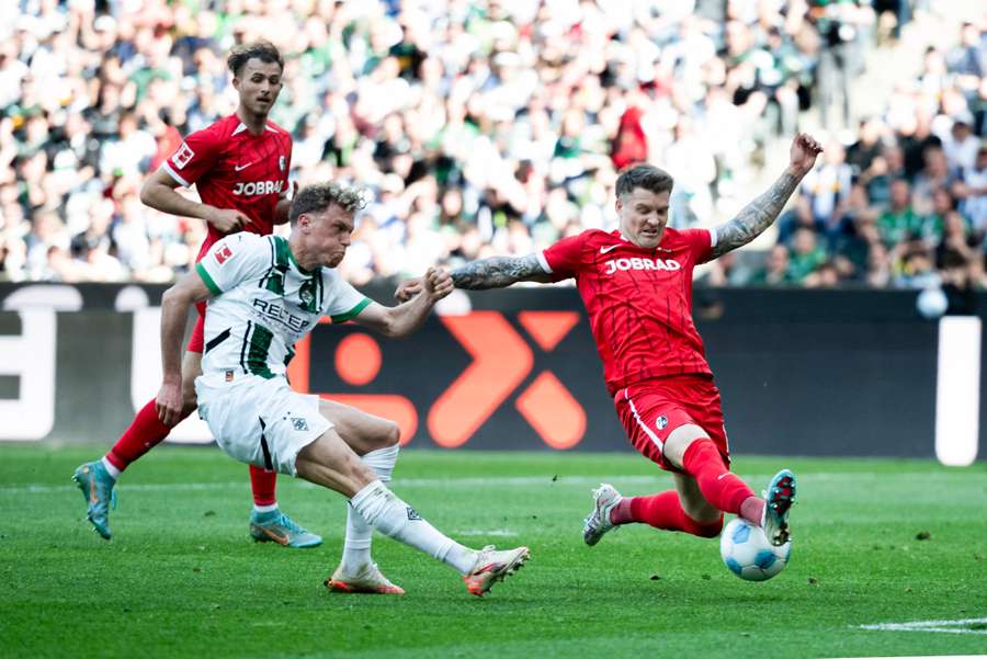 Freiburg's Kubler (right) makes a vital block against Monchengladbach