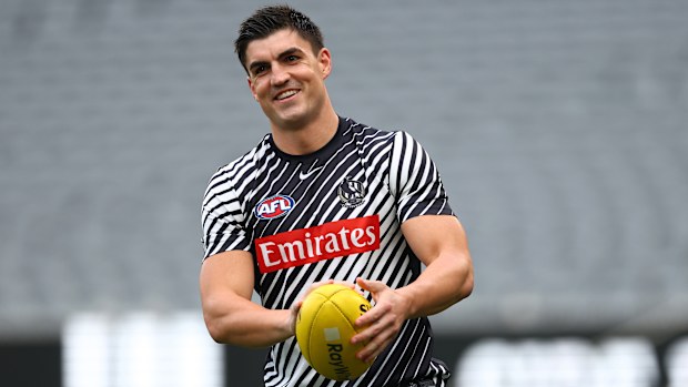 Brayden Maynard of the Magpies warms up.