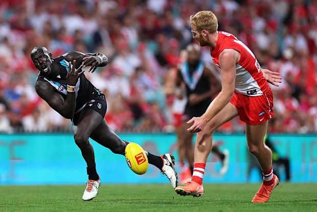 Aliir Aliir of the Power and Aaron Francis of the Swans contest the ball.