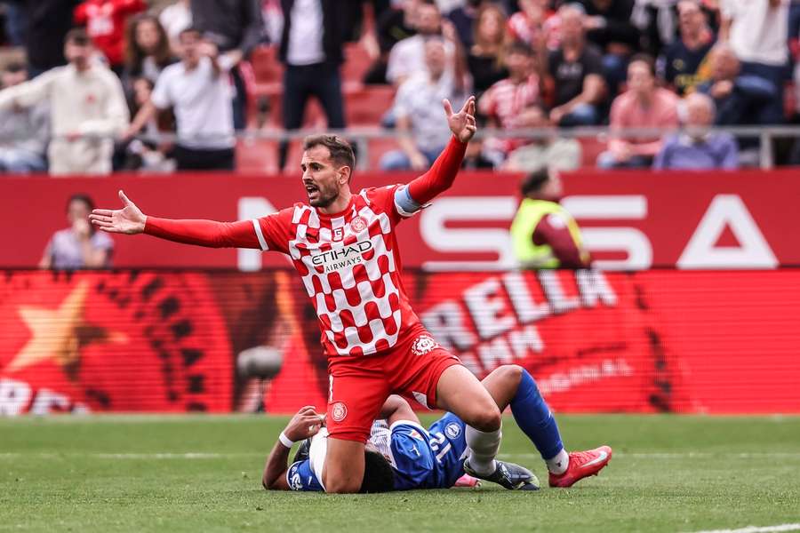 Girona's Cristhian Stuani reacts during the game against Deportivo Alaves