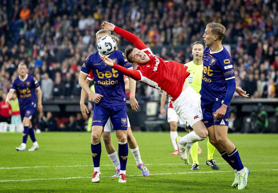 AZ's Peer Koopmeiners causes a penalty after trying to sell a foul