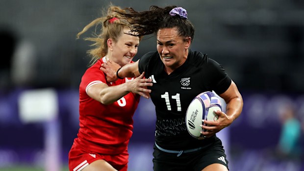 Portia Woodman-Wickliffe (11) of Team New Zealand breaks away to score her team's fifth try.