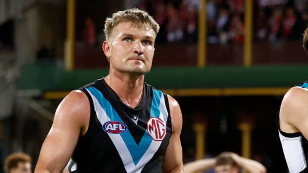 Ollie Wines (left) and Connor Rozee of the Power look dejected.