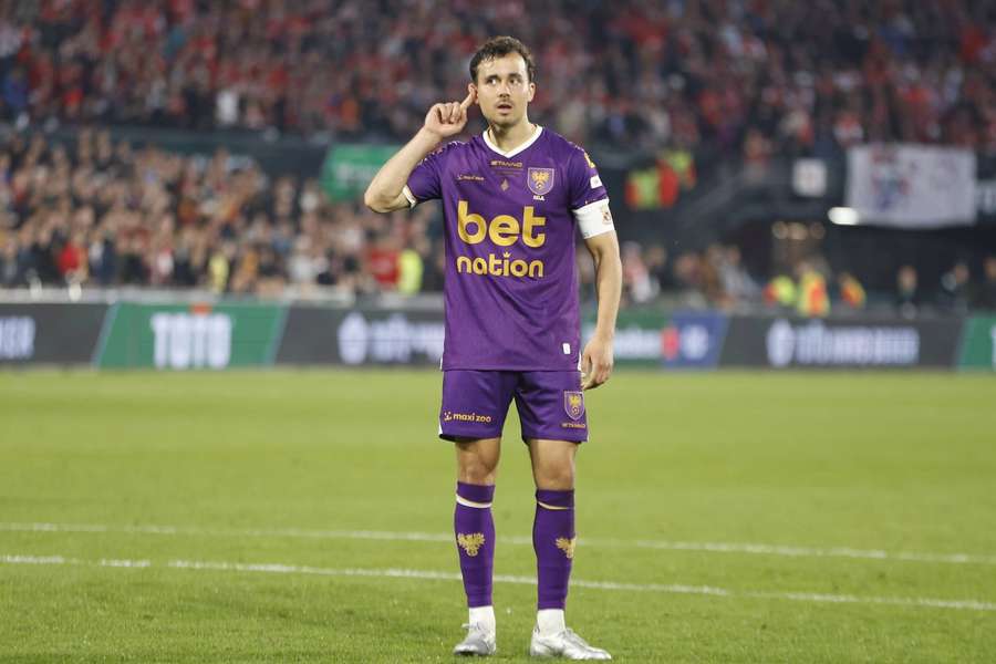 Mats Deijl gestures towards the Go Ahead Eagles after converting his penalty in the shootout