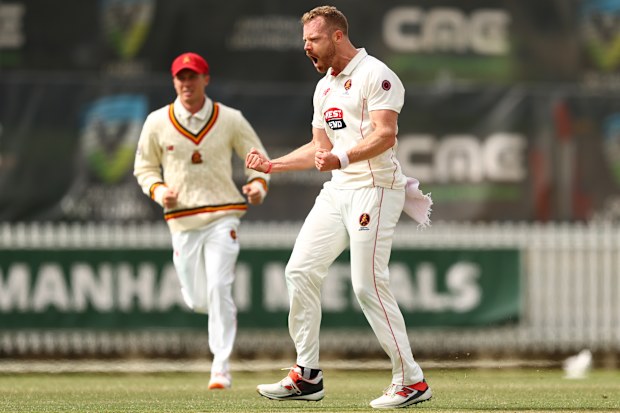 Nathan McAndrew celebrates a wicket for South Australia in the Sheffield Shield. (c) Getty