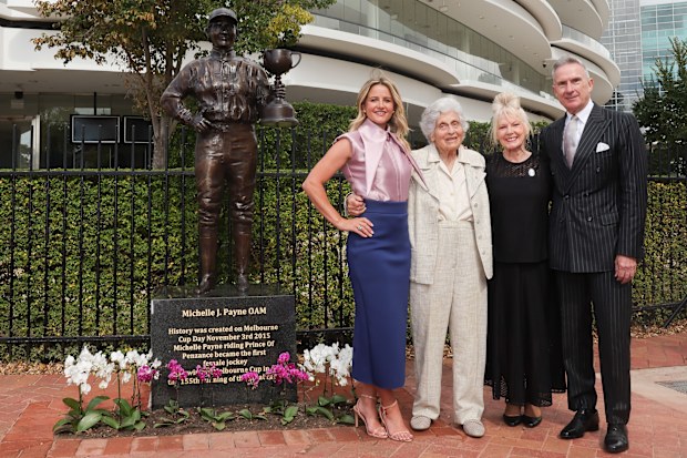 Michelle Payne unveils her statue at Flemington racecourse alongside Lady Marigold Southey AC, Judith Leman and VRC chairman Neil Wilson.