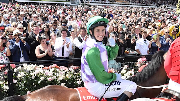 Michelle Payne on Prince of Penzance wins the 2015 Melbourne Cup.
