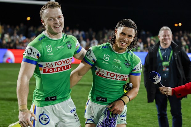 MUDGEE, AUSTRALIA - AUGUST 22: Ethan Strange and Kaeo Weekes of the Raiders celebrate victory during the round 25 NRL match between Penrith Panthers and Canberra Raiders at Glen Willow Sporting Complex, on August 22, 2025, in Mudgee, Australia. (Photo by Mark Evans/Getty Images)