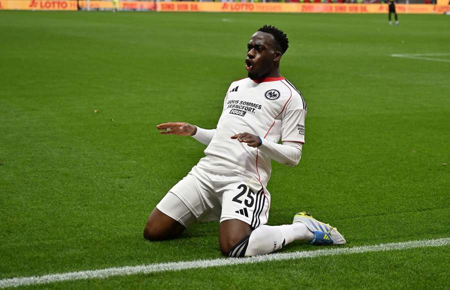 Kalimuendo celebrates his goal