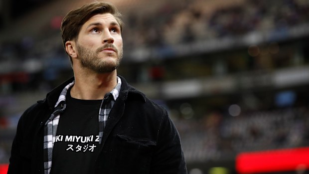 Koby Stevens of the Saints bids farewell to the crowd after announcing his retirement in 2018.