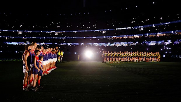The Demons and Tigers observe a moment of silence for Anzac Day.