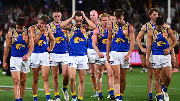 The Eagles leave the field after a 100-point loss.