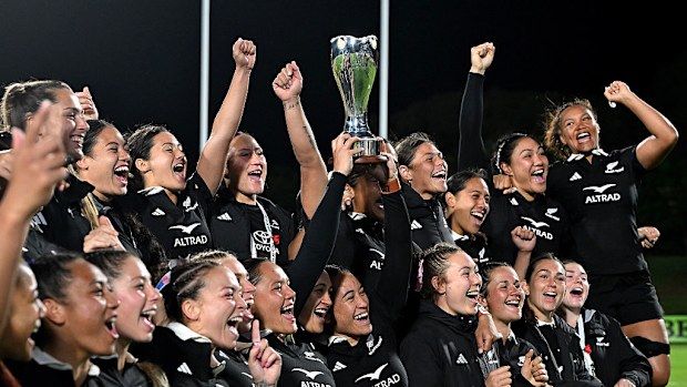 New Zealand Black Ferns celebrate victory.