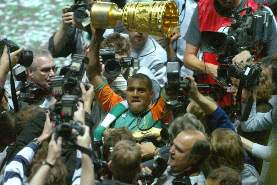 In 2004 Ailton won the German Cup and the Bundesliga with Werder Bremen