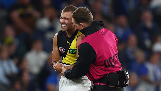Richmond player Sam Banks suffers a collarbone injury.
