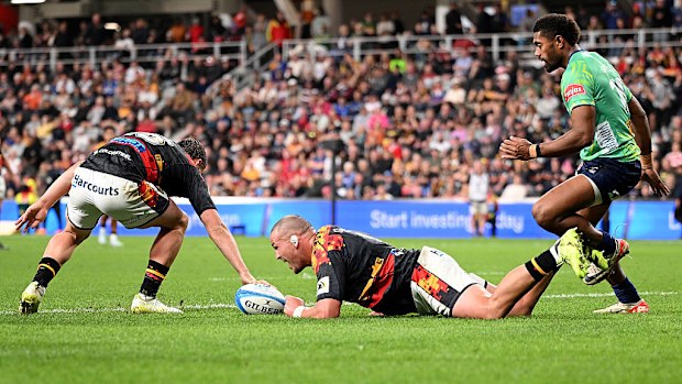 Jared Proffit of the Chiefs scores a try.