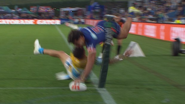 Alofiana Khan-Pereira scored this stunning aerial try in the first half of the Warriors win over the Titans.